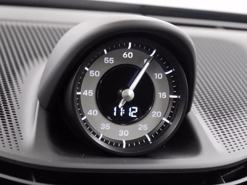 Porsche Taycan 4 Cross Turismo HuD Pano 360 - fotka 18 z 25