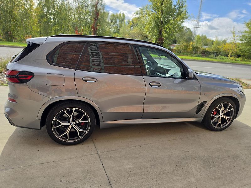 BMW X5 (2024) xDrive 30d M PAKET - fotka 6 z 22
