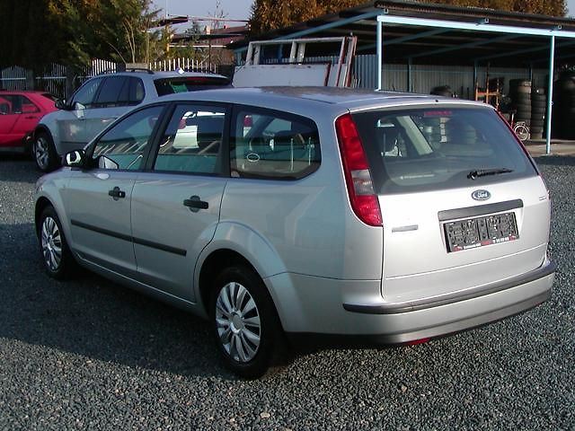 Ford Focus (2006) 1.6TDCi,ESP,EL. SEDAČKY - fotka 7 z 22