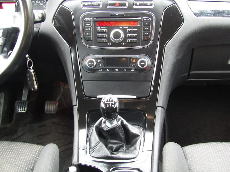 Ford Mondeo (2011) 1.6 TDCi 85kW - fotka 17 z 45
