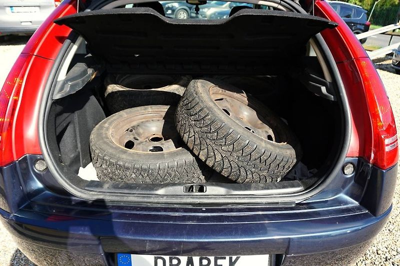 Citroën C4 (2008) 2,0 HDI 16V 100 kW - fotka 10 z 26