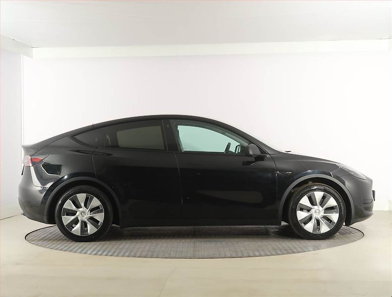 Tesla Model Y (2023) RWD LFP 60kWh, SoH 98% - fotka 6 z 32