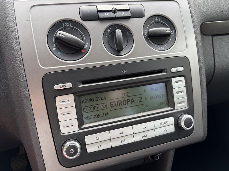 Volkswagen Touran 1.6 75KW 7 míst Trendline  - fotka 31 z 33