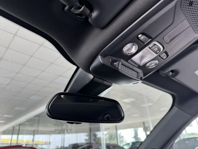 Peugeot 2008 1,2PT 130*AT8*Allure*Kamer*DPH - fotka 19 z 37