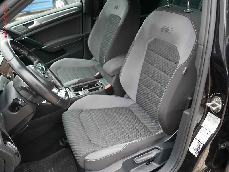 Volkswagen Golf (2018) 1.4 TSi, ČR, R-Line, DSG - fotka 9 z 16