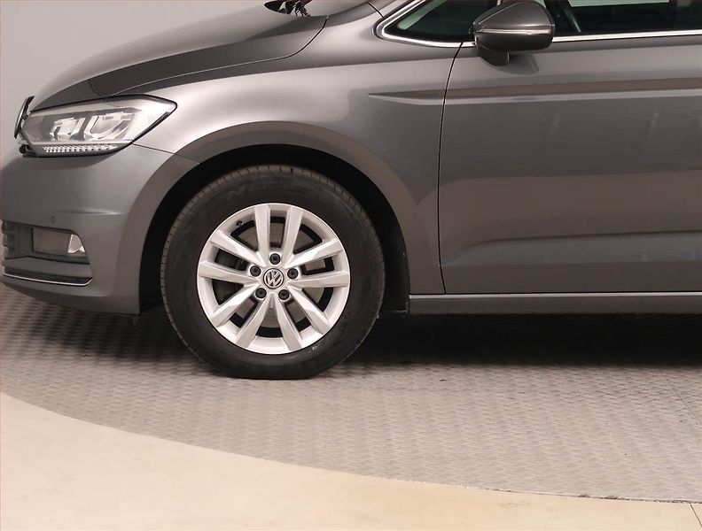 Volkswagen Touran (2018) Highline 1.8 TSI, Automat - fotka 15 z 18