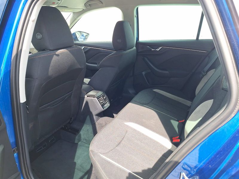 Škoda Kamiq (2025) 1.0 TSI / 85 kW / 6MP / TOP SE - fotka 24 z 31