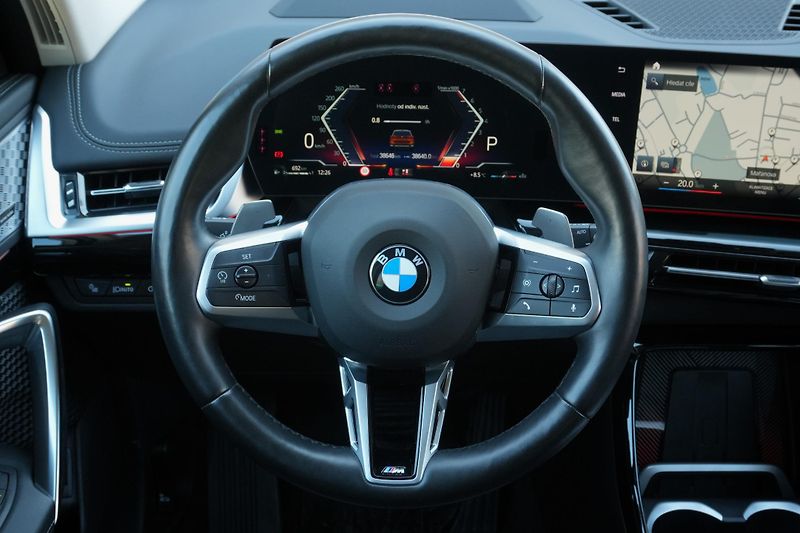 BMW X1 23i xDrive, Tažné, 360° kamera - fotka 17 z 40