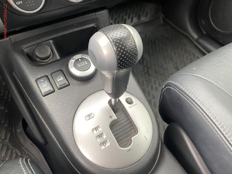 Nissan X-Trail (2011) 2.0 dCi 4x4, AT, xenon - fotka 16 z 17