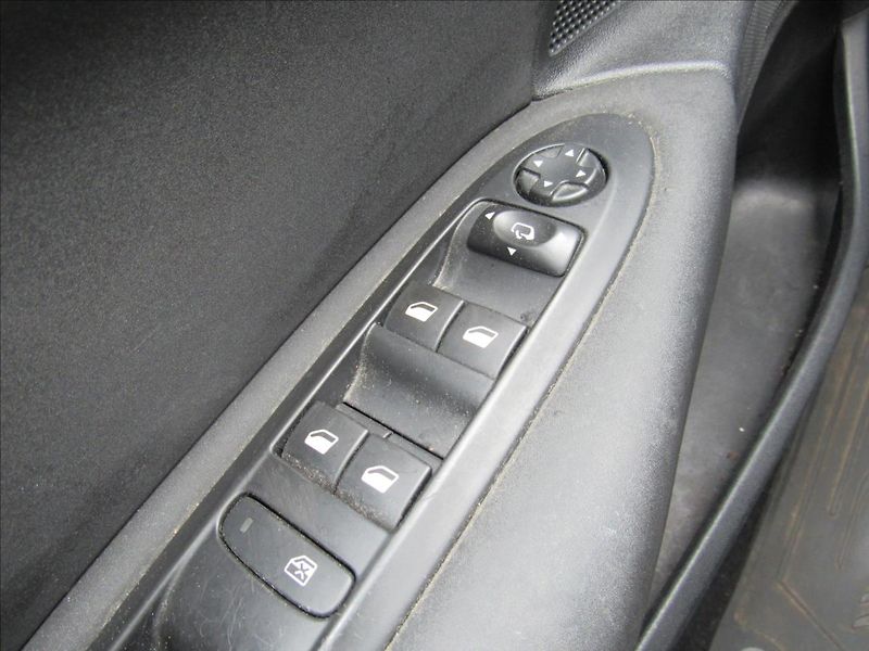 Citroën C4 1,2 96kW - fotka 23 z 29