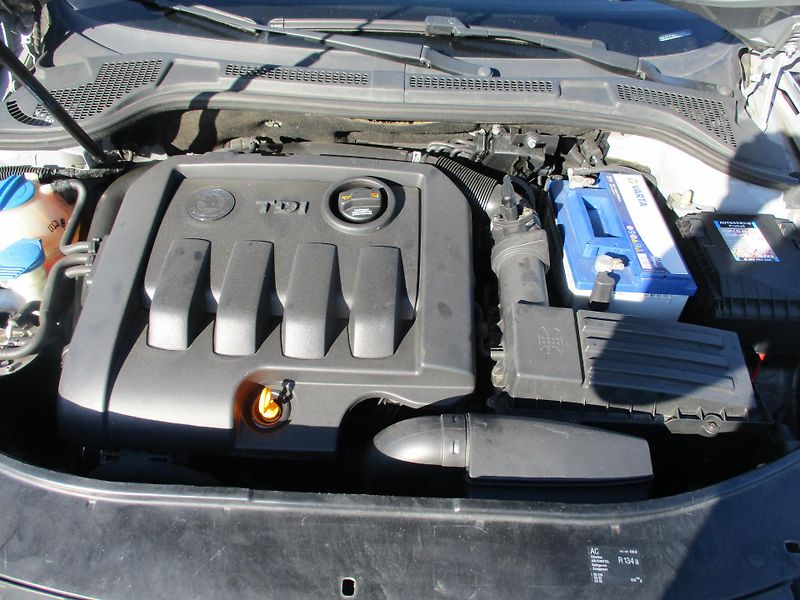 Škoda Superb (2010) combi II 1,9 TDi - fotka 11 z 11