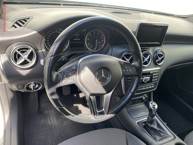Mercedes-Benz Třídy A (2012) 1.6i A180, Sport, bixen, navi - fotka 13 z 19