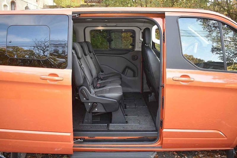 Ford Tourneo Custom je dobře jezdící vůz pro opravdu velké rodiny