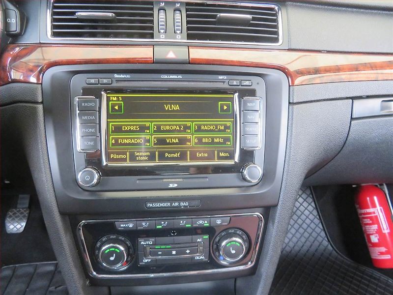 Škoda Superb (2010) Elegance 2.0 TDI, Navi, Xenony - fotka 12 z 16