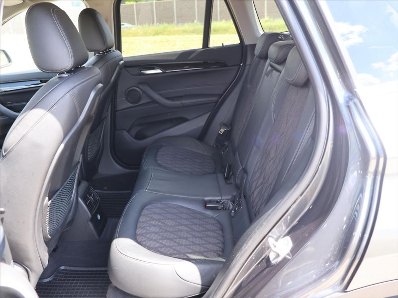BMW X1 2,0 20d 140kW xDrive xLine CZ - fotka 13 z 27