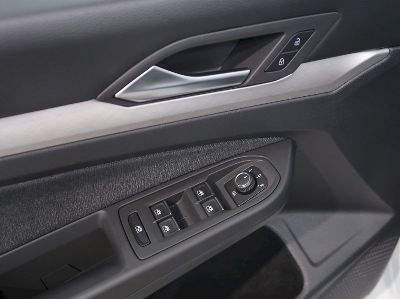 Volkswagen Golf (2022) LIFE VARIANT 1,5TSI 96KW LED A - fotka 12 z 37