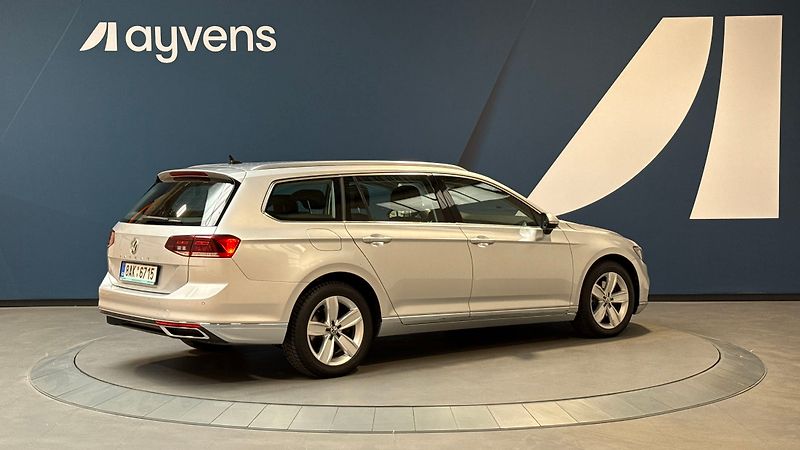 Volkswagen Passat 2.0 TDI 147kW BMT DSG Elegance - fotka 2 z 12