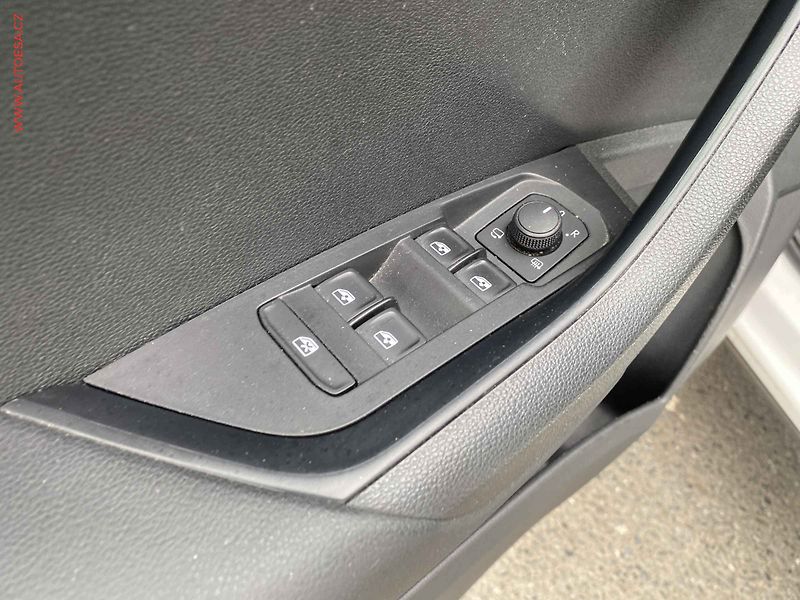 Škoda Karoq (2021) 1.5 TSi, 1.maj,ČR, Style - fotka 13 z 18