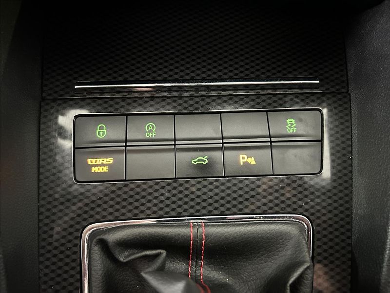 Škoda Octavia 2,0   TSI 180kW,RS,MANUÁL,SERV - fotka 23 z 34