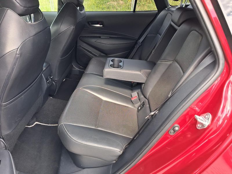 Toyota Corolla 2.0 HSD e-CVT Executive VIP JB - fotka 24 z 26