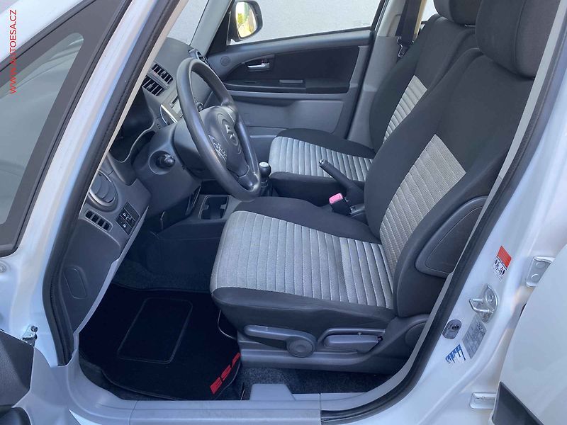 Suzuki SX4 (2014) 1.6i 4x4, ČR, Klima - fotka 9 z 16