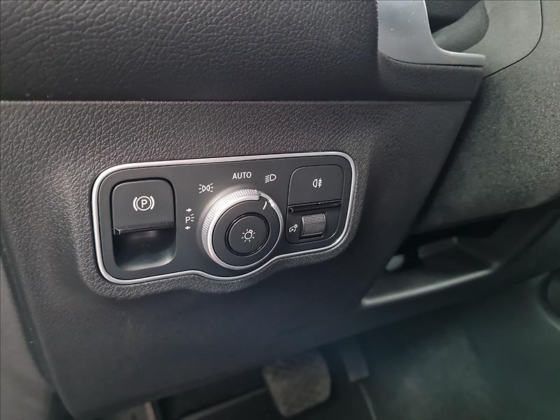 Mercedes-Benz GLB 220 4MATIC - fotka 11 z 22