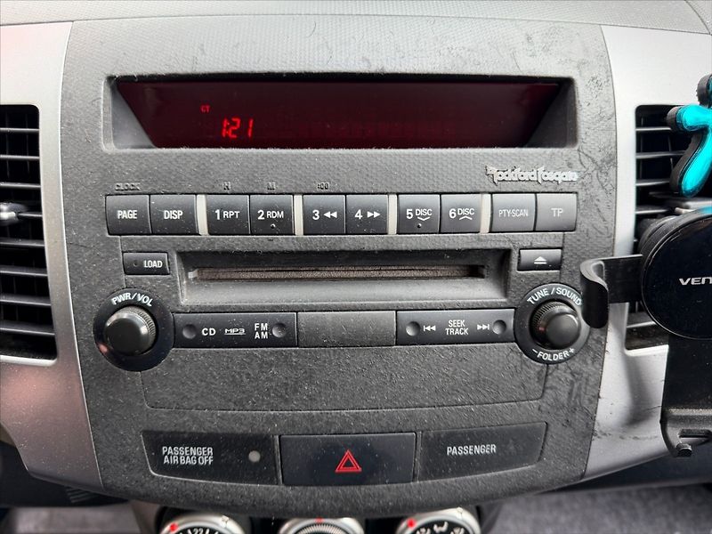 Mitsubishi Outlander 2,4 MIVEC 125kW-LPG-4x4-SERVIS - fotka 23 z 33