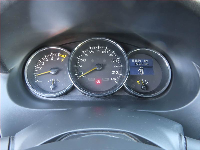 Renault Fluence (2010) 1.6 16V, po STK, jezdí dobře - fotka 11 z 17
