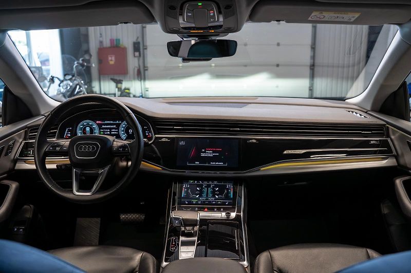 Audi Q8 55 TFSI e 250 kW, QUATTRO, DPH - fotka 24 z 38