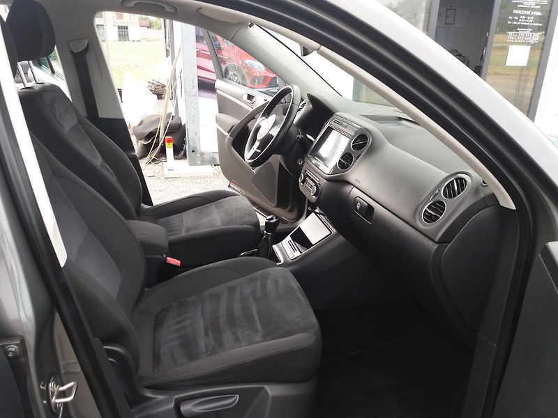 Volkswagen Tiguan 1.4TSi,Sport-Style,NAVI,KAMERA - fotka 15 z 25