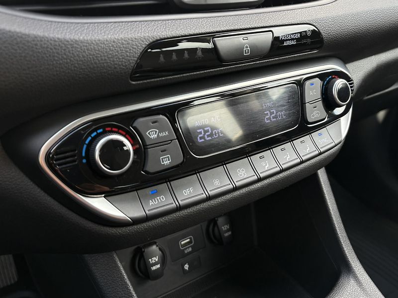 Hyundai i30 1.5 T-GDI 117kW Family SMART - fotka 19 z 20