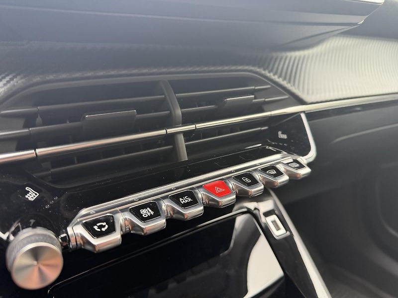 Peugeot 2008 (2023) ALLURE PACK PureTech 130k MAN6 - fotka 18 z 31