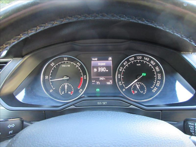 Škoda Superb 2,0 TDi 110 Kw, Style, DSG, No - fotka 19 z 36