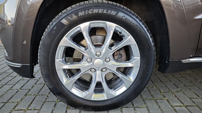 Jeep Grand Cherokee (2019) 3,0 CRD Summit ČR, 1.maj.  - fotka 11 z 49