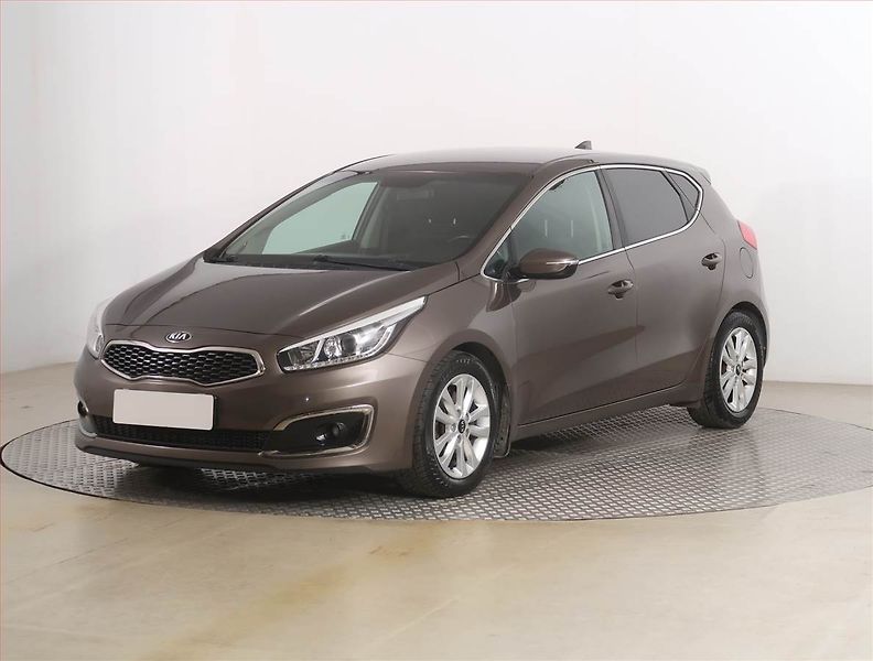 Kia Ceed (2018) Gold 1.6 GDI, Serv.kniha, Navi - fotka 2 z 18