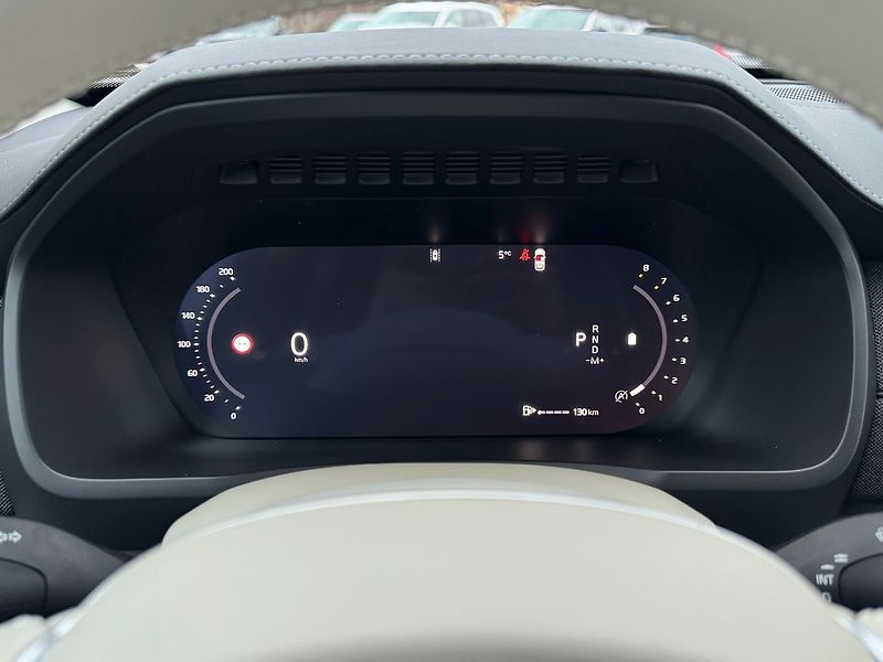 Volvo XC90 PLUS B5, 360°, VZDUCH - fotka 17 z 22