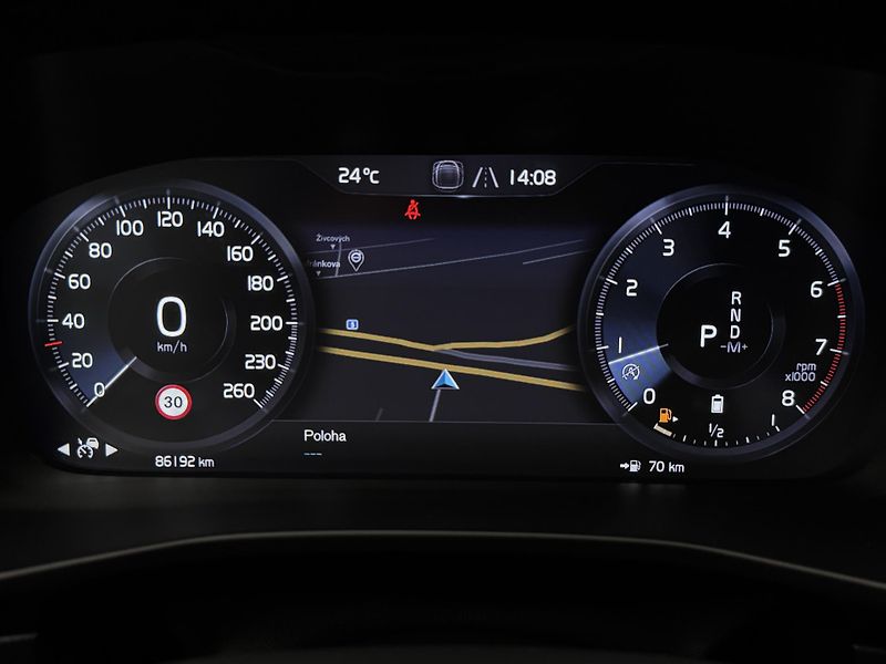 Volvo XC40 B4 MOMENTUM AUT  - fotka 16 z 47