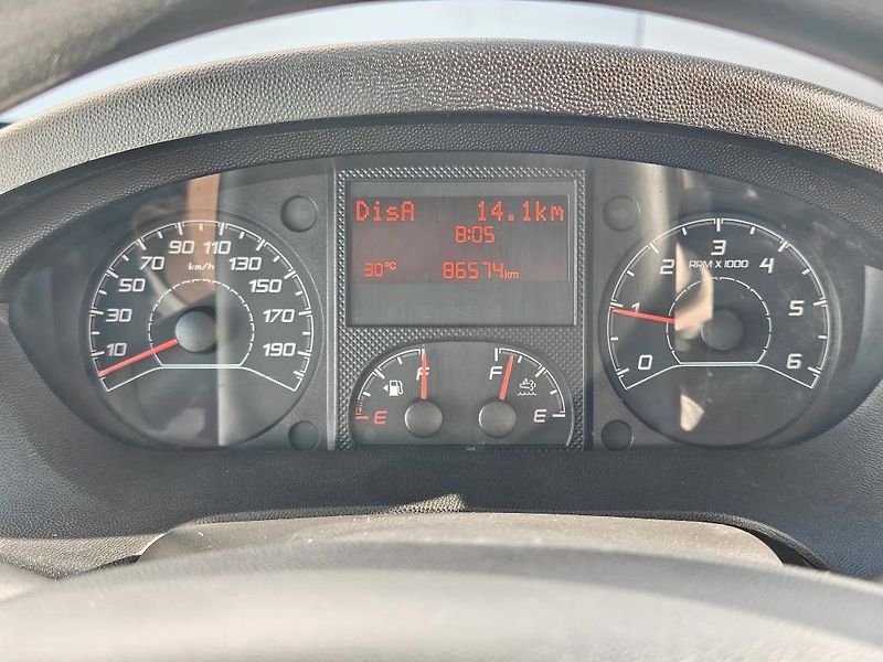 Peugeot Boxer 3500 L3H2 MAN6 2,2 BlueHDi - fotka 7 z 21