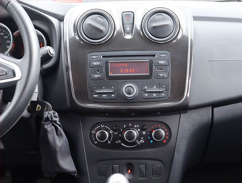Dacia Sandero (2017) 1.0 SCe - fotka 12 z 15