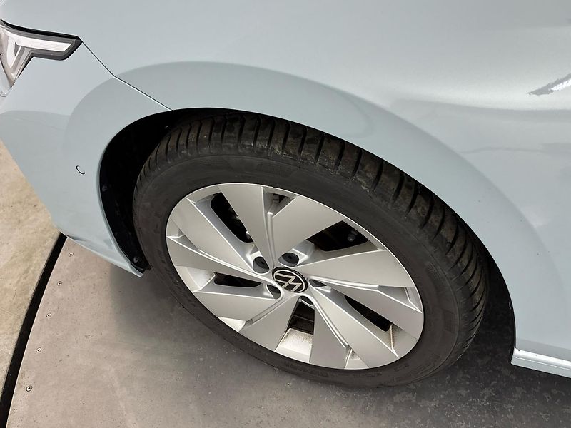 Volkswagen Golf Life DSG - fotka 29 z 29
