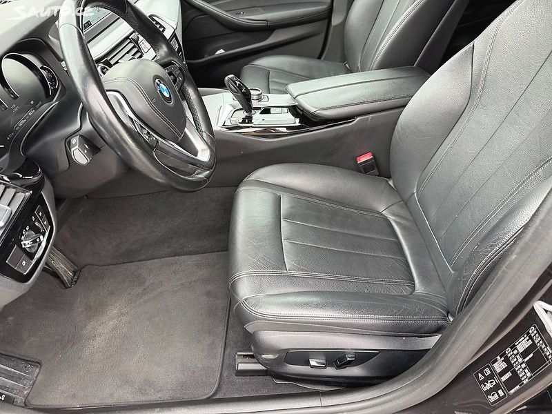BMW Řada 5 520d XDRIVE 140kW - fotka 12 z 33