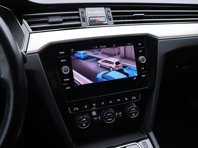 Volkswagen Passat 2,0 TDI 140kW DSG Elegance DPH - fotka 24 z 41