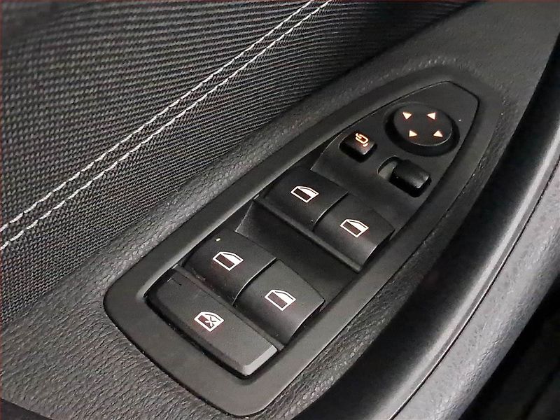 BMW X1 (2019) sDrive18i, Automat, Navi - fotka 22 z 26