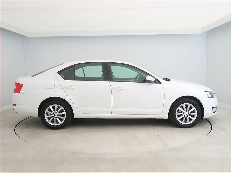 Škoda Octavia (2013) Elegance 1.6 TDI, Serv.kniha - fotka 6 z 15