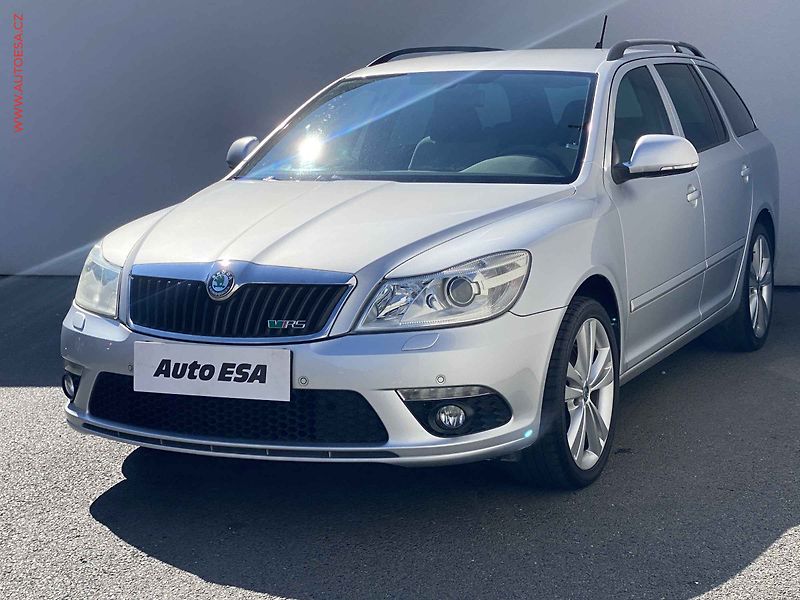 Škoda Octavia (2013) 2.0 TDi, RS, xenon, AC - fotka 3 z 17