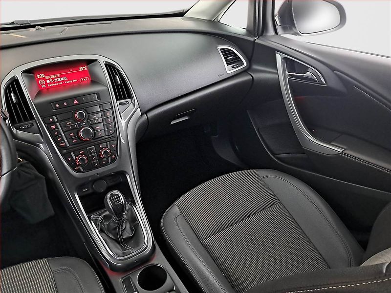 Opel Astra (2012) 1.4 T, Tempomat, Park. senzory - fotka 8 z 17