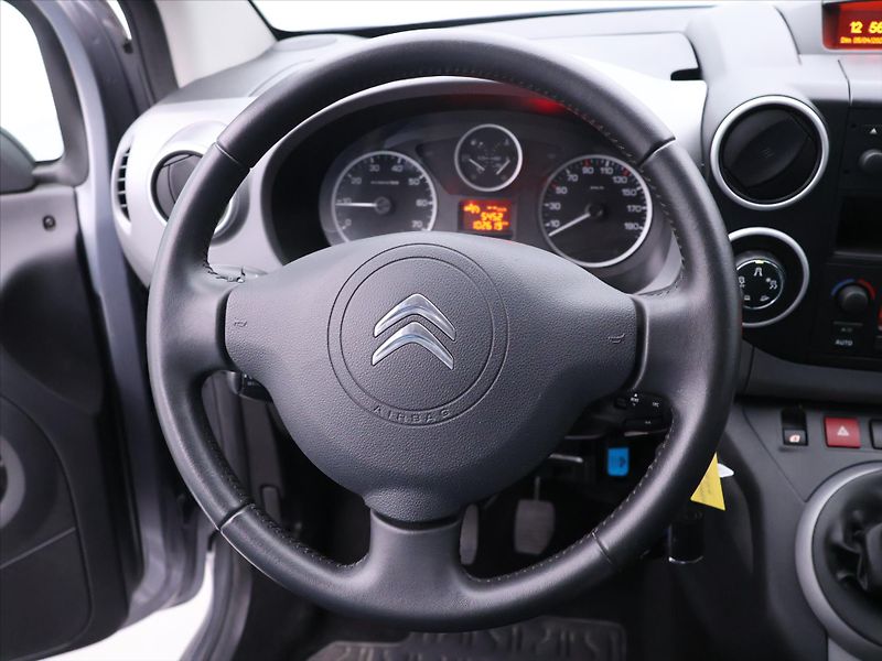 Citroën Berlingo 1,2 PT 81kW XTR Multispace 1Ma - fotka 20 z 33