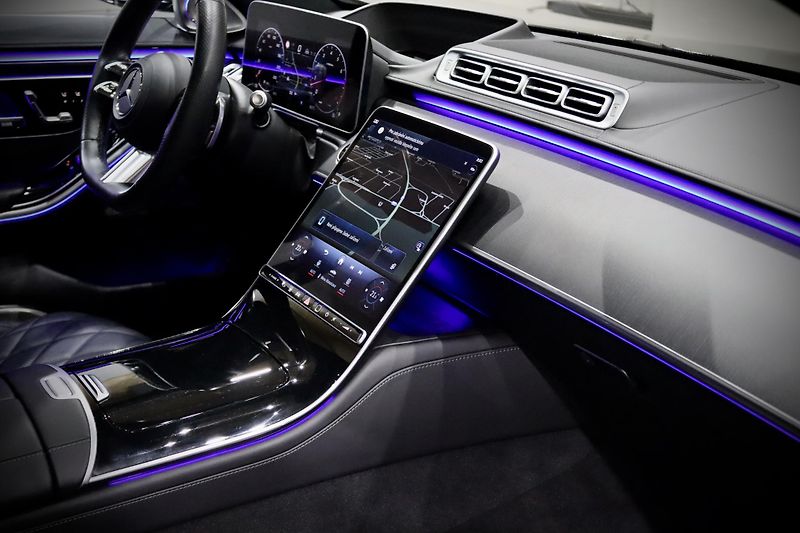 Mercedes-Benz Třídy S 580 Long 4Matic V8 370 kW - fotka 21 z 43