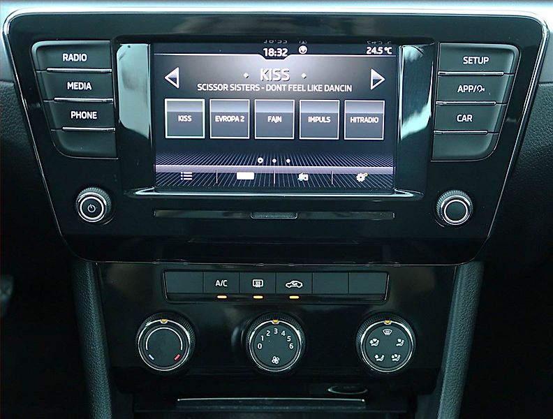 Škoda Superb (2019) 2.0 TDI, Park. senzory - fotka 12 z 16
