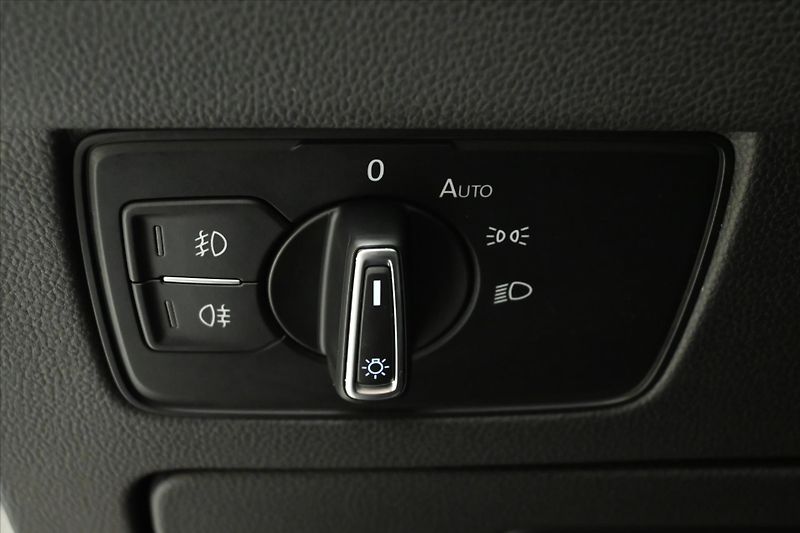Volkswagen Passat 2,0 TDI 140 kW DSG ELEGANCE Zá - fotka 27 z 32